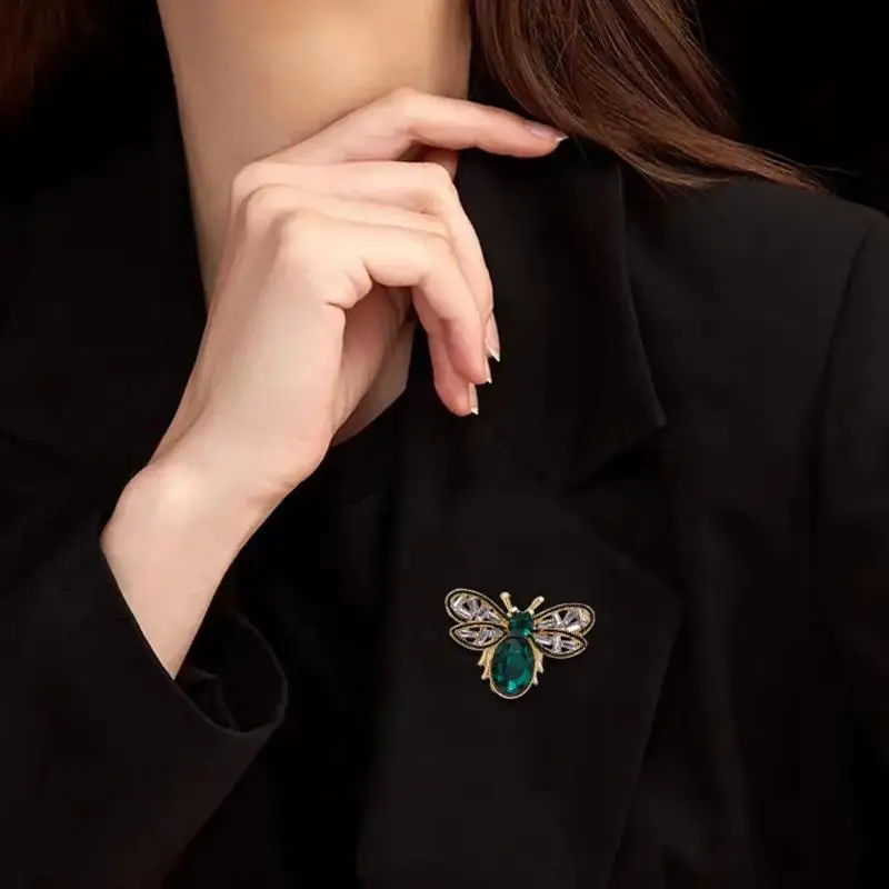 Rerto Bee Brooches For Women Enamel Rhinestone Animal Tassel Lapel Pins Men's Suit Collar Pin Badge Accessories