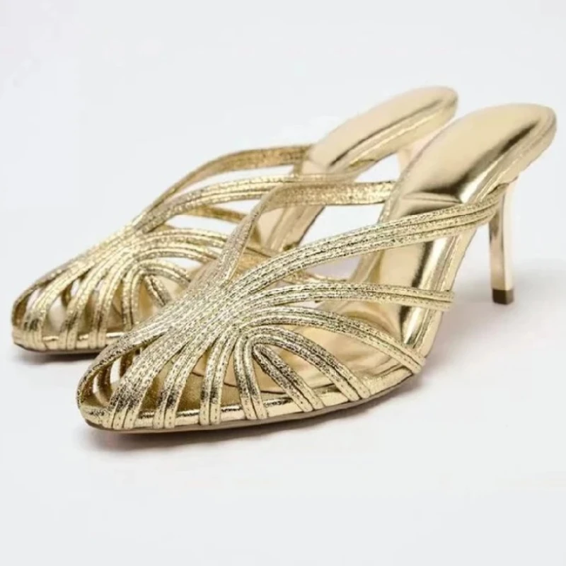 Pantofole con tacco sottile di lusso in oro Scarpe eleganti da donna Estate Nuove scarpe da spiaggia vuote 2025 Scivoli Sandali di marca firmati Décolleté da donna