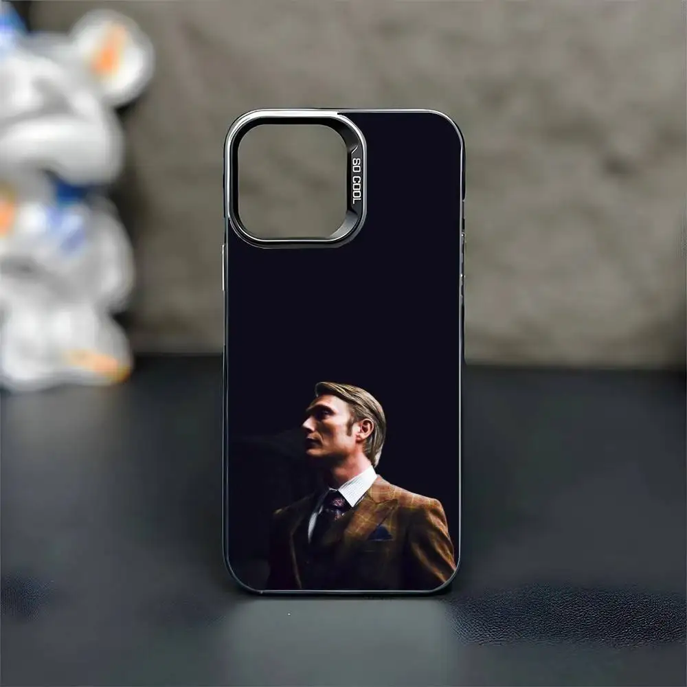 حافظة هاتف TV H-Hannibal لهاتف iPhone 16,15,14,13,12,11,Mini,Pro,MAX غطاء أسود غير لامع مقاوم للصدمات