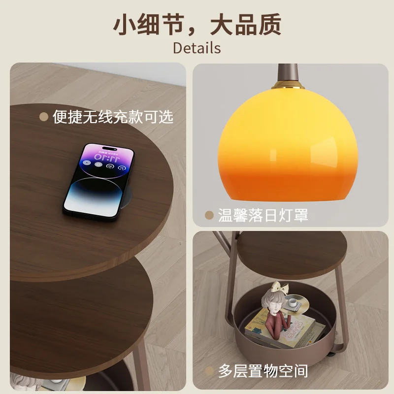 Lampada da terra medievale francese, camera da letto, comodino, scaffale, tre piani