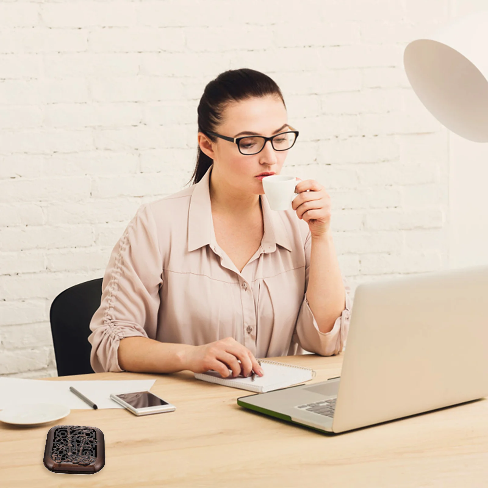 

1Pcs Retro Zinc Alloy Incense Burner Golden Aromatherapy Furnace Burner for Home Office Desktop Decoration