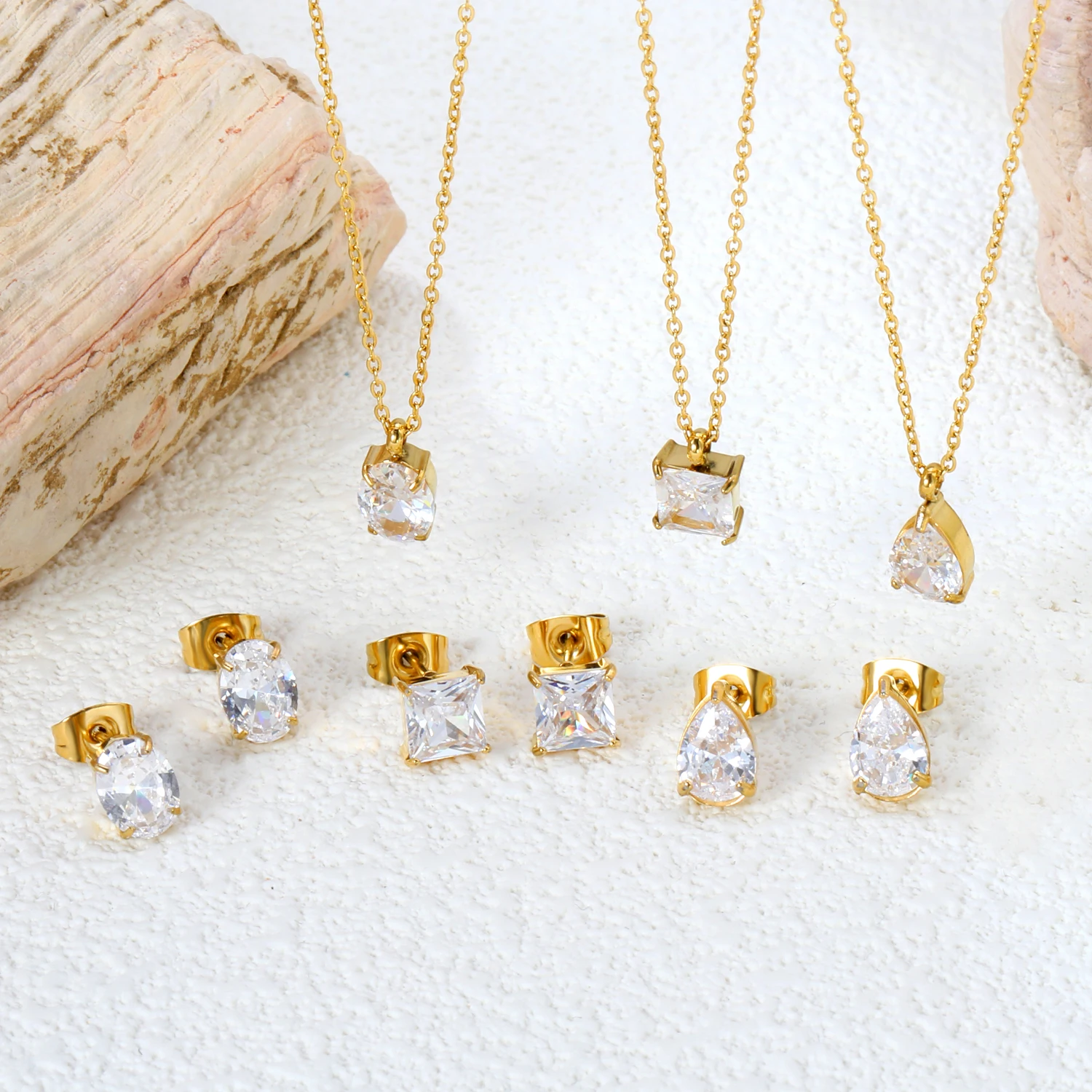 Elegantes, exquisites Schmuckset mit weißem Zirkonia, Wassertropfenform aus Edelstahl, geeignet für hochwertigen Venues-Schmuck für Damen