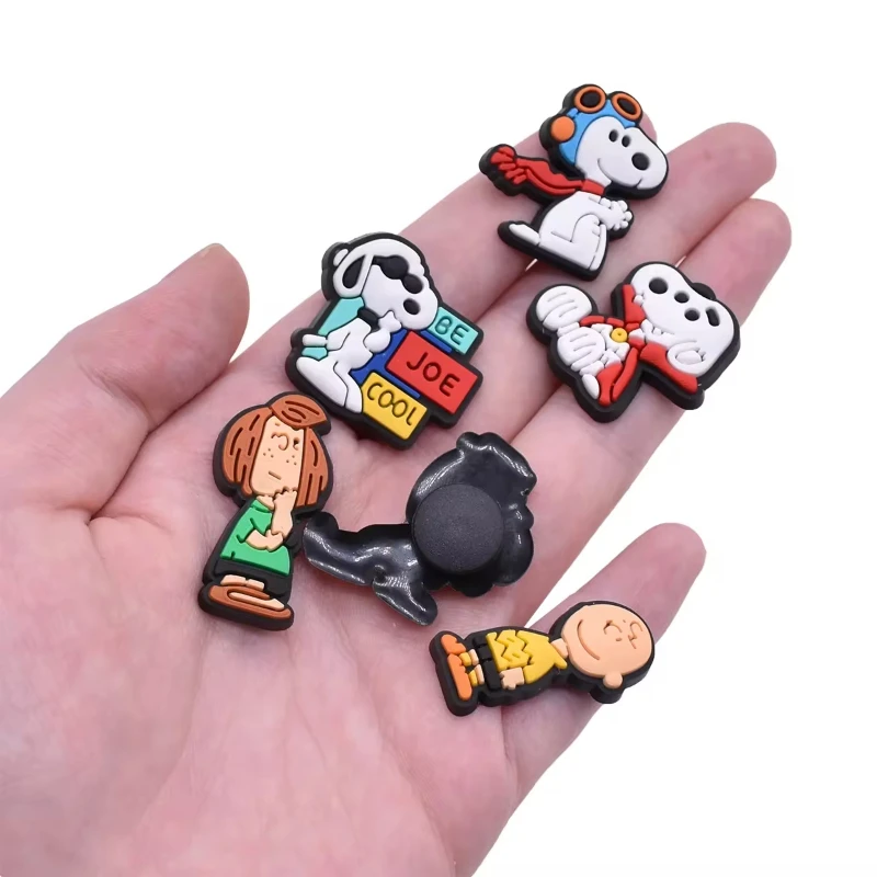 Miniso Hot Sale Snoopy Shoe Charms Cartoon Clogs Sandals Kawaii Dog Charlie Brown Diy Pvc Shoe Charms Aceessories Kid Gifts