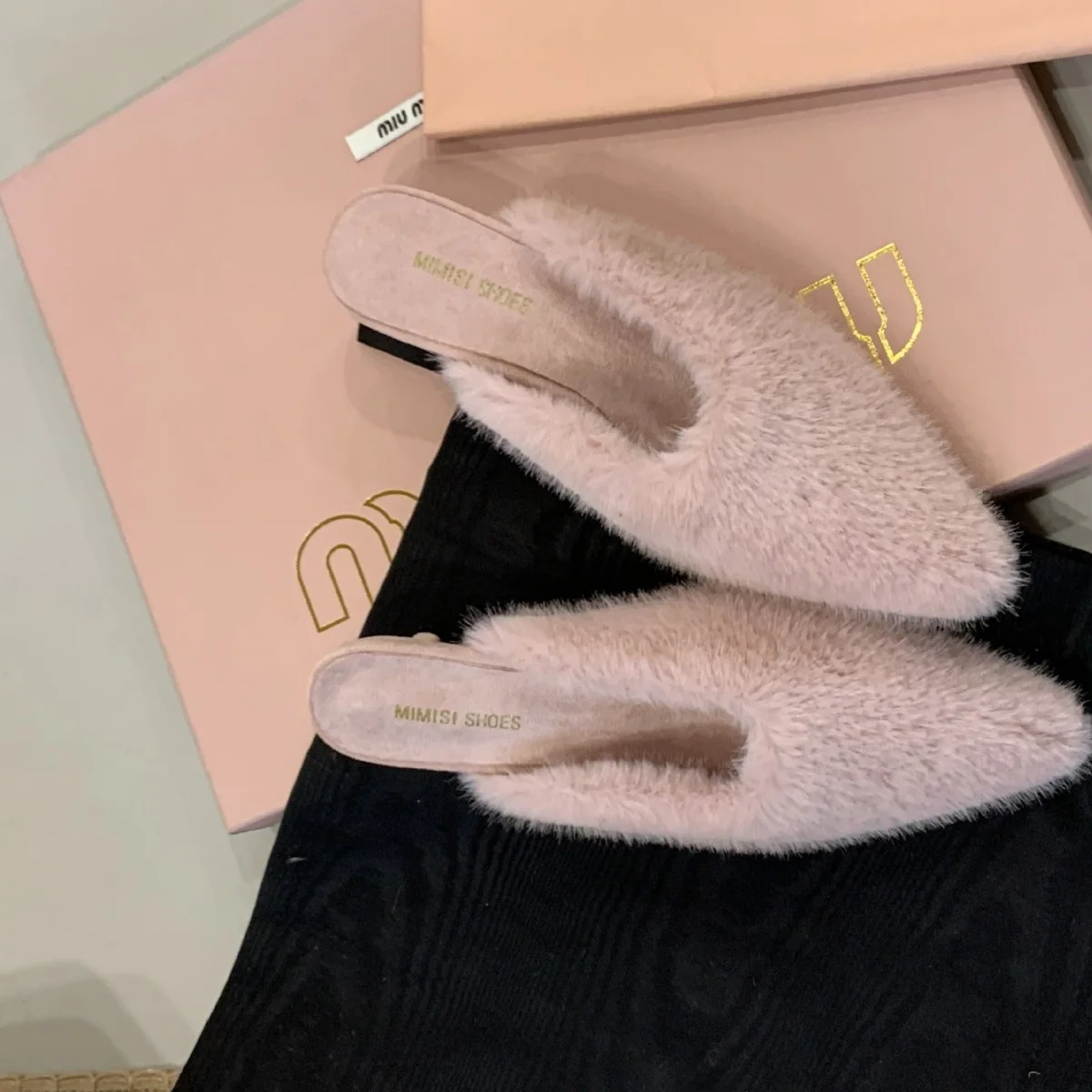 الرجعية أشار تو نِعال من الفراء أناقة نصف النعال المرأة عالية الكعب الخريف الشتاء الموضة العصرية تصميم الإحساس الأحذية