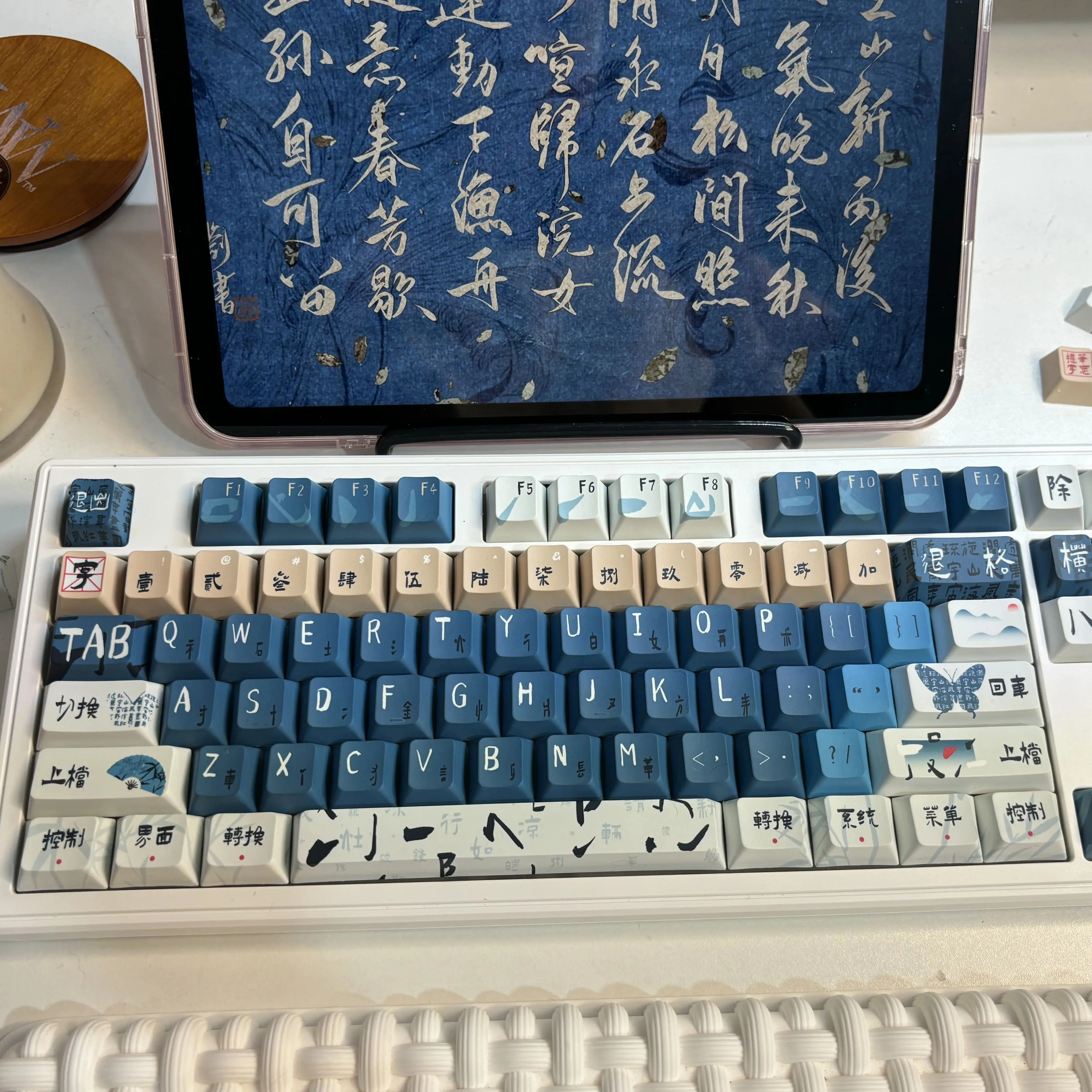 

The moon gradually rises, picks up pen and forgets the words Guofeng keycap,original height is sublimated on five sides