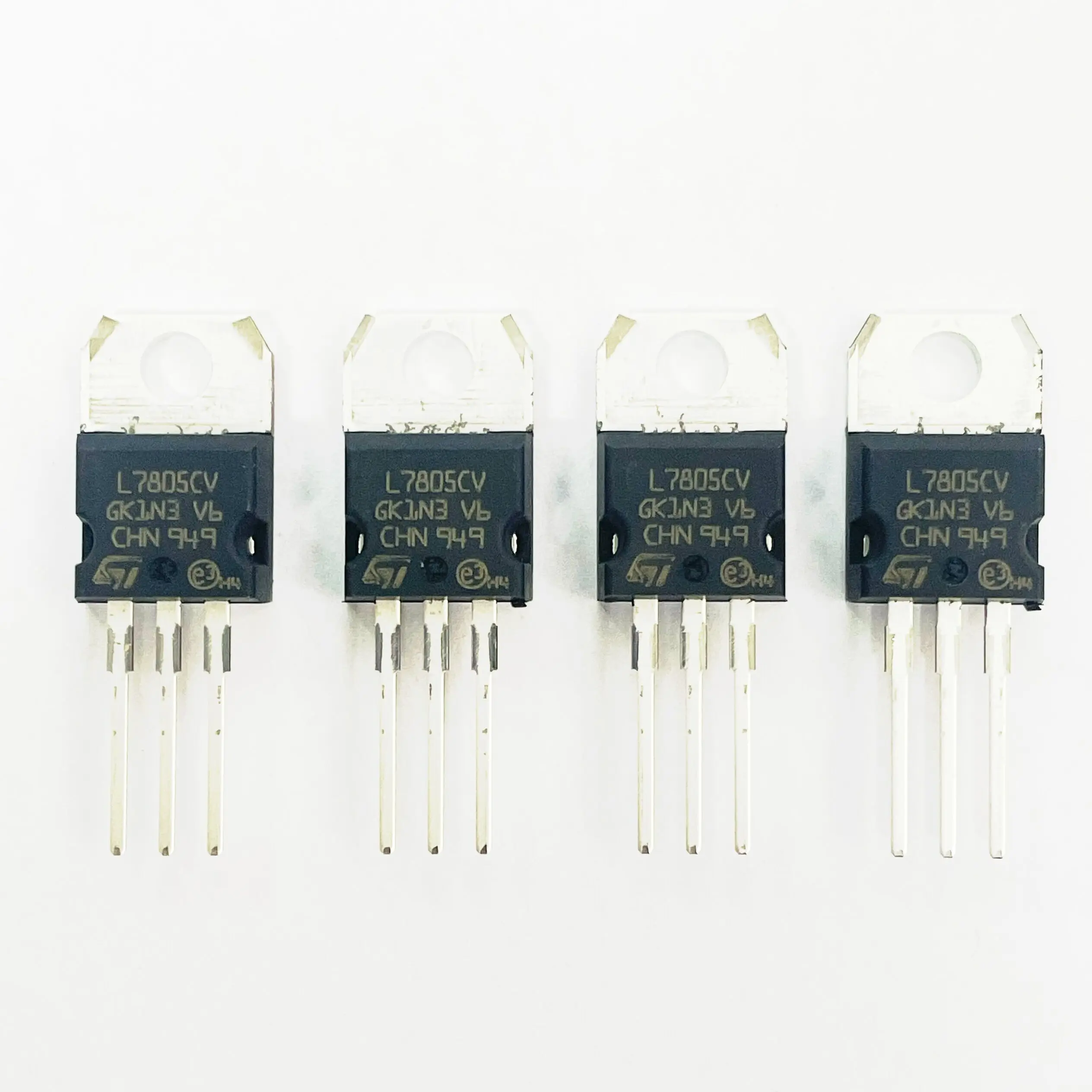 5PCS/LOT L7805CV  Linear regulator 5.0V 1.5A Package TO-220 Original and genuine