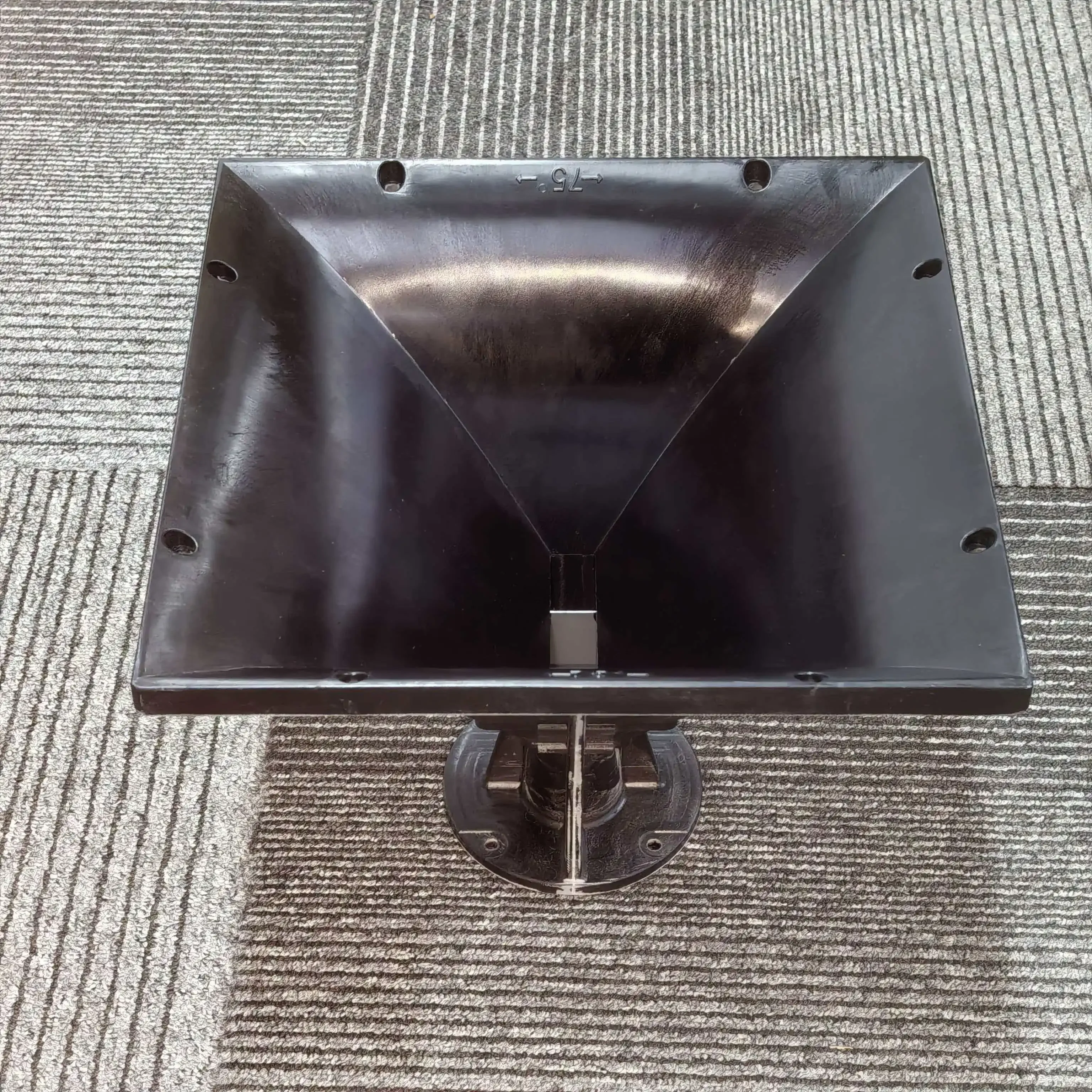 MW Audio 1,4" Fiberglas-Horn 304x304x242mm, 75 ° x50 ° Wellenleiter mit konstanter Richtwirkung, zum Anschrauben für Profi-Lautsprecher – Detail 2