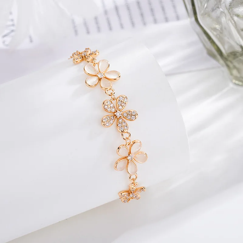 

Women's Sweet Fresh Cat's Eye Bracelet - Exquisite Micro-Inlaid Floral Design, New Versatile Dainty Fashion Jewelry