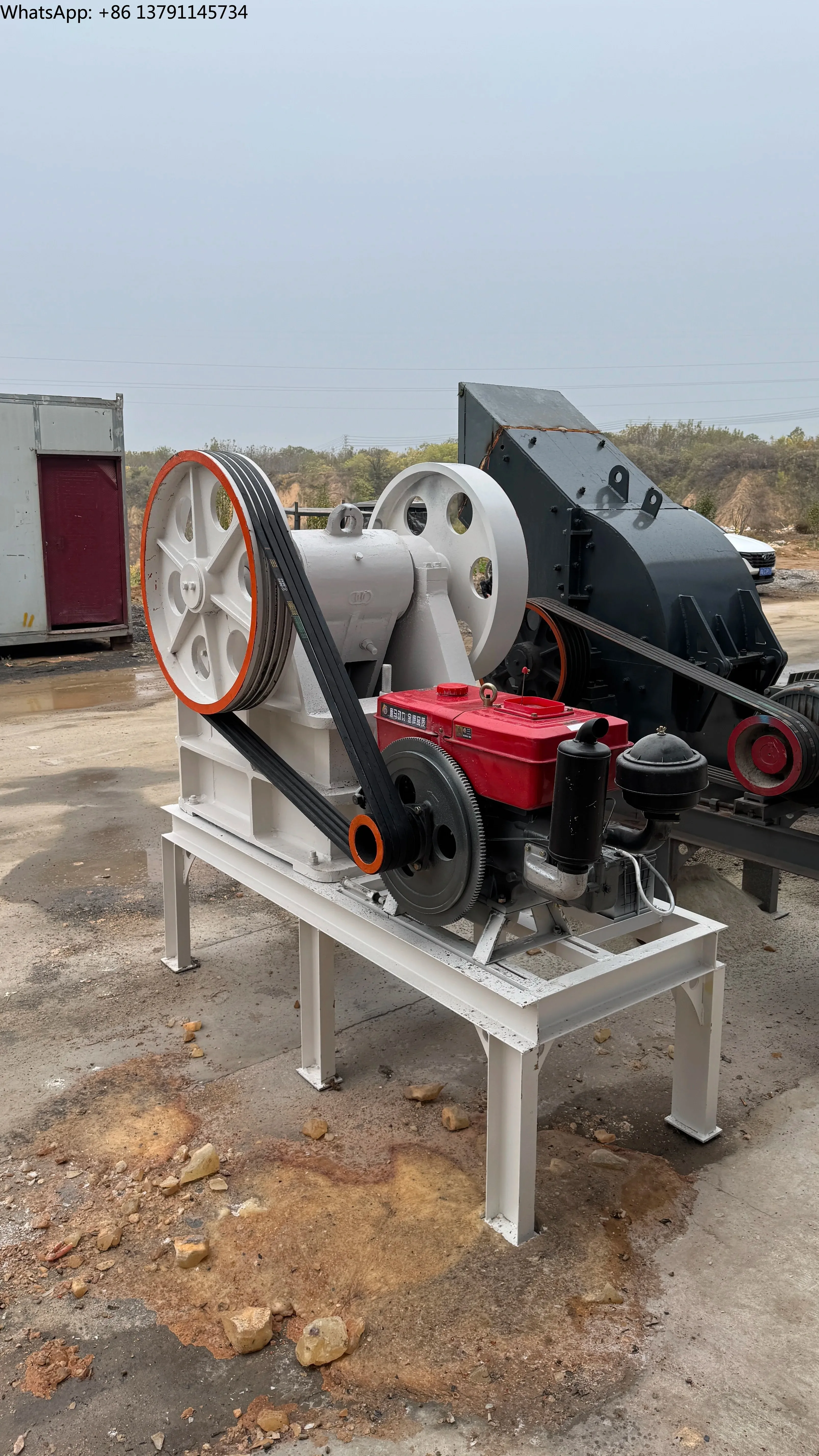 Small Mobile Coarse Crusher Stone Ore Pe250x400 Jaw Crusher Machine With D iesel Engine
