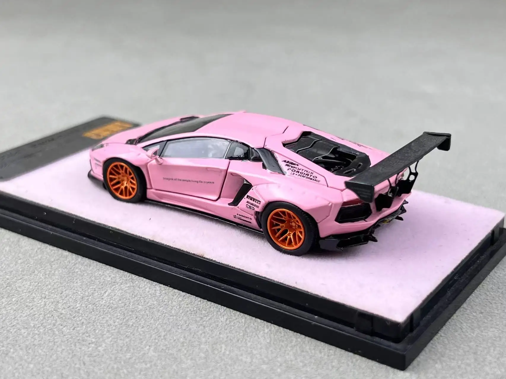 PGM 1:64 LBWK LP700-4 Pink limited999 Diecast Model Car