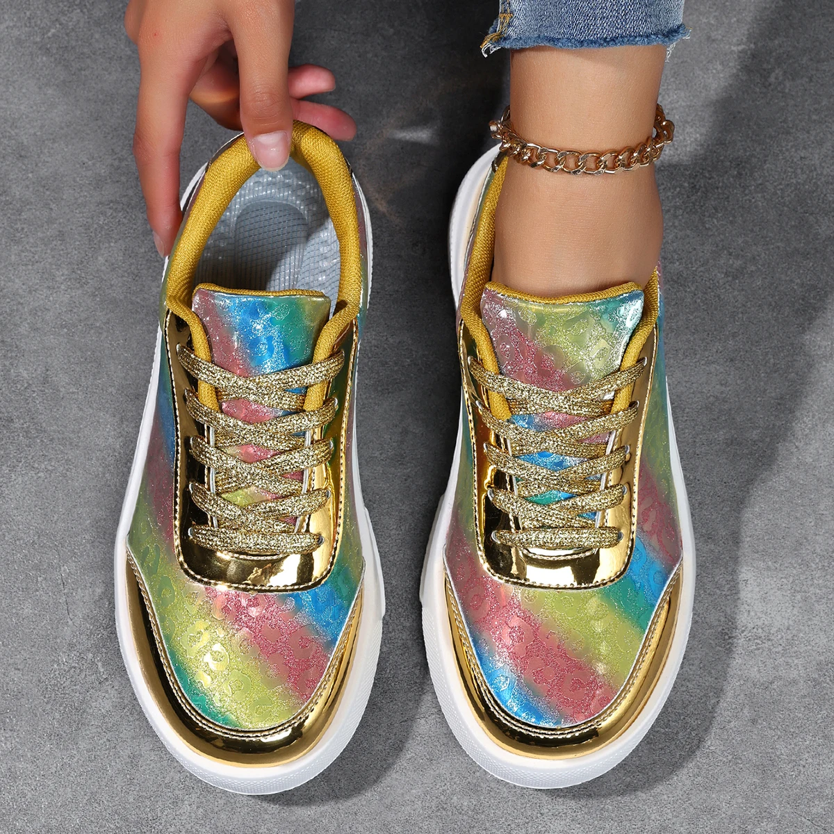 Damen-Skate-Sneaker mit Regenbogen-Farbverlauf, glänzend, modisch, vielseitig, Street-Trend, lässige Plateauschuhe – Detail 2