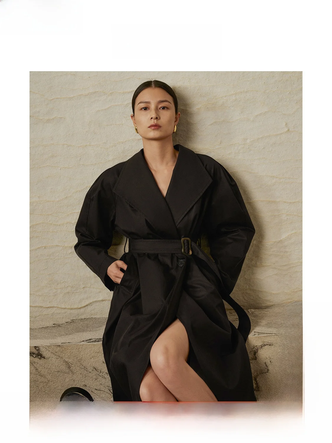 

Женская ветровка из высококачественного хлопка для ранней весны, модная, водоотталкивающая, с вставками на плечах, приталенным воротником и рукавами.