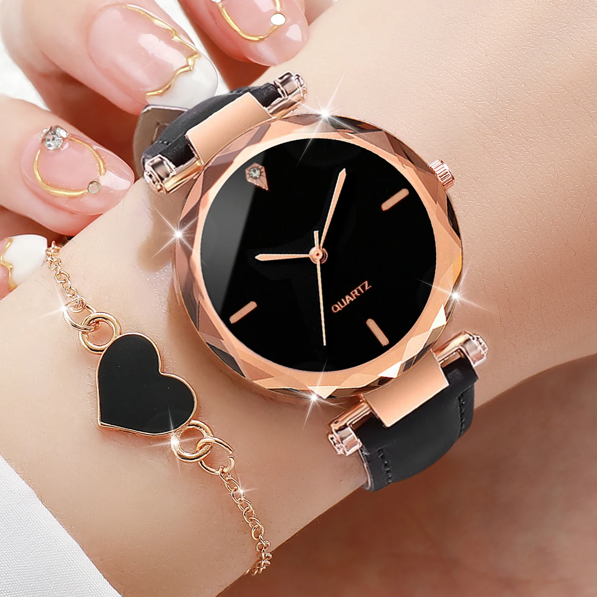 4pcs/Set Women Ladies Black Leather Strap Quartz Watch with Heat-shaped Bracelets