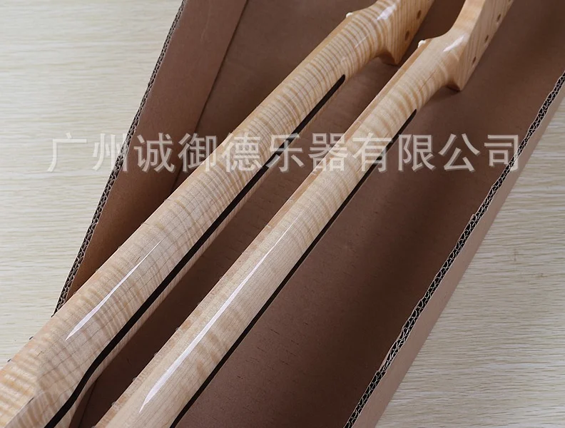 Manico per chitarra elettrica modello tigre a 22 tasti con manico in acero colore naturale brillante assemblaggio accessori per chitarra fai da te