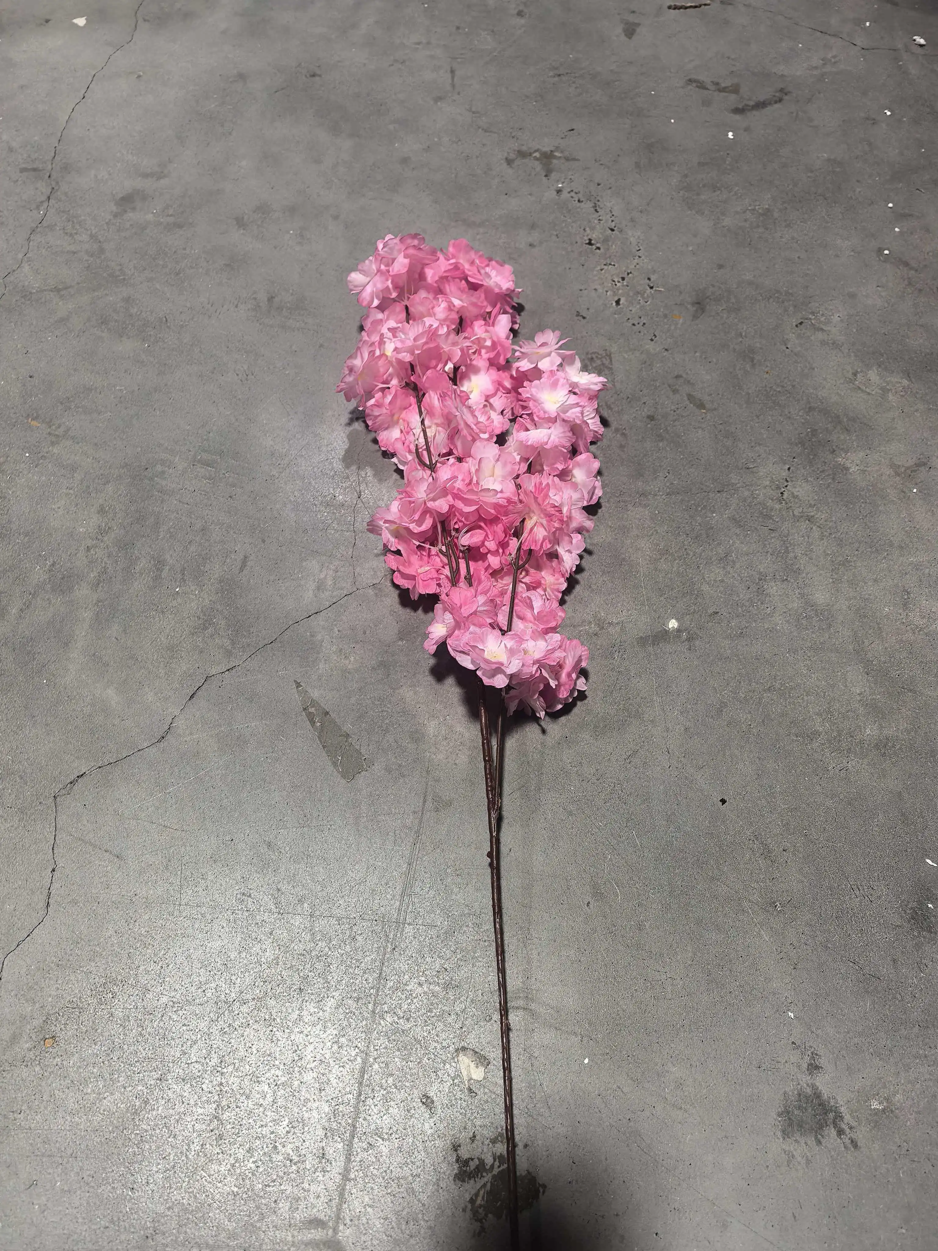 500 Stück realistische künstliche Kirschblütenzweige, handgefertigte Plastikblumen, Hochzeits-, Valentinstags- und Partydekoration. – Detail 14