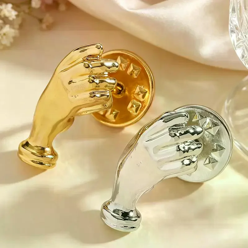 Fashion Alloy Hand-Held Flower Necklace Brooch Versatile Suit Pin Accessories For Daily Wear Parties Gifting