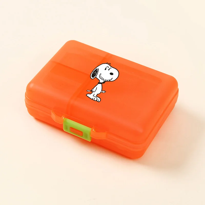 Snoopy Doppelschichtige tragbare Medikamentenverpackungsbox, niedlicher Cartoon, große Kapazität, Schmuckkomponenten-Aufbewahrung, Haushaltsbedarf