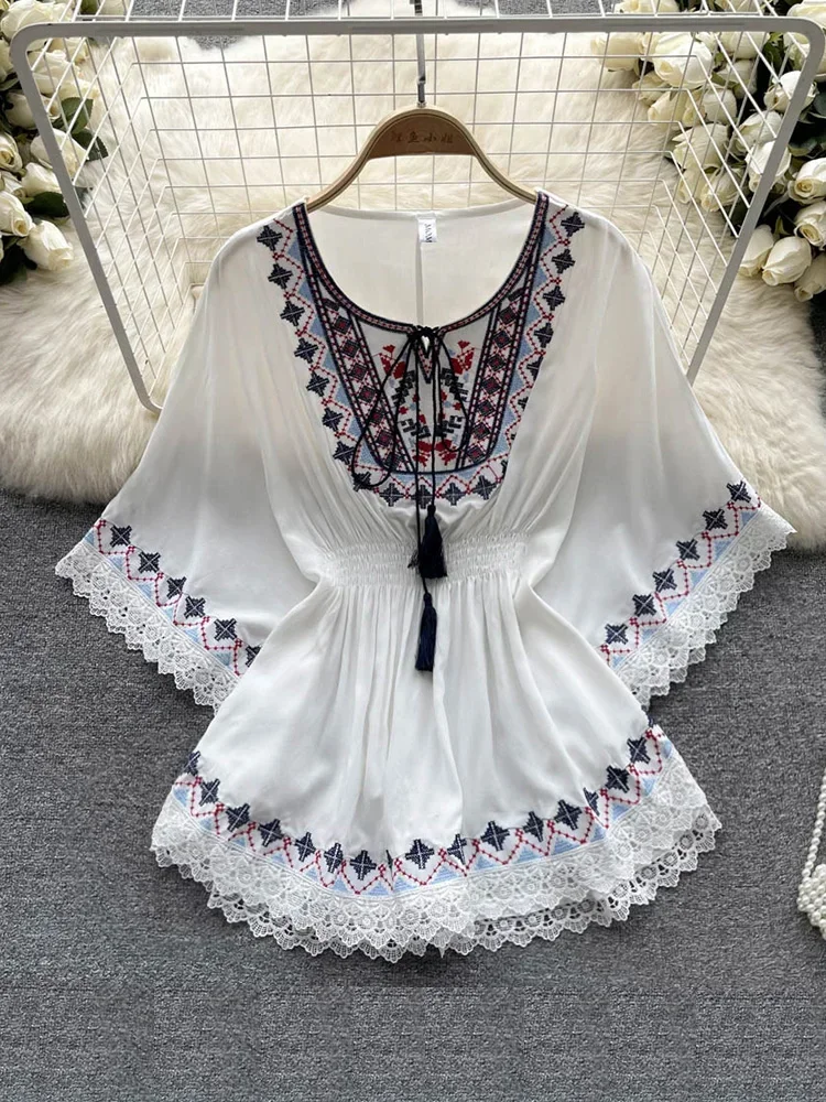 Women Summer Blouse New Lace Panel Printing Design Feels Small Retro Slim Lazy Medium Length, Chic Loose Top D2558