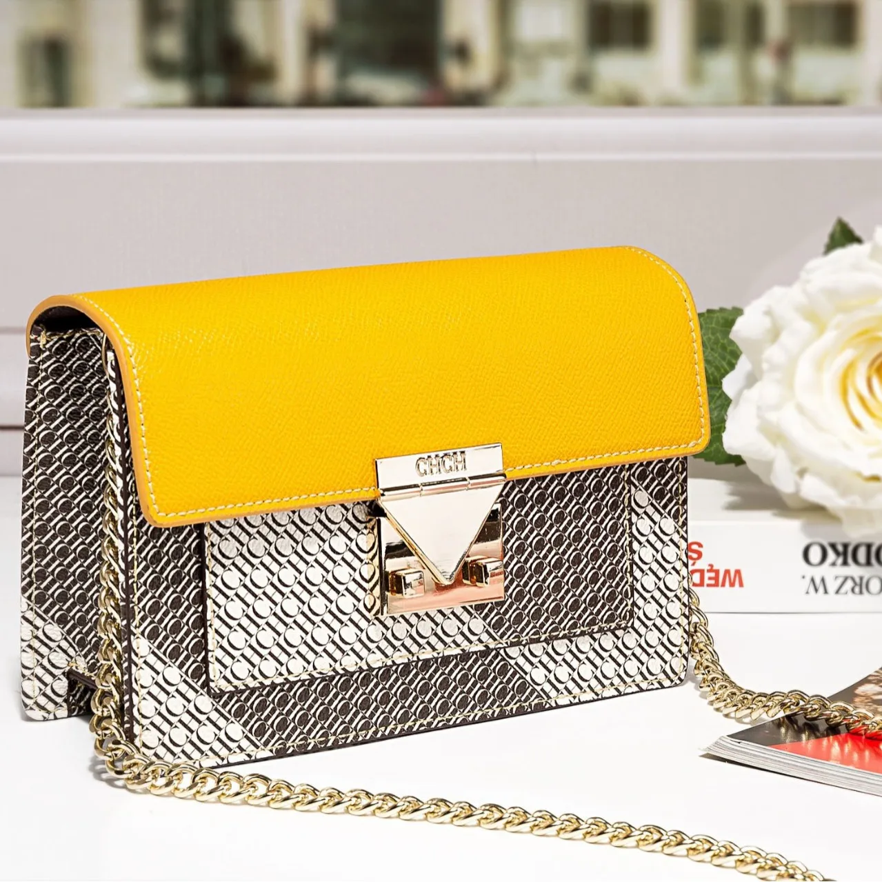 

2025 Unique Vintage Solid Color Crossbody Handbag Elegant Leather For Women Casual Large Capacity Fashionable