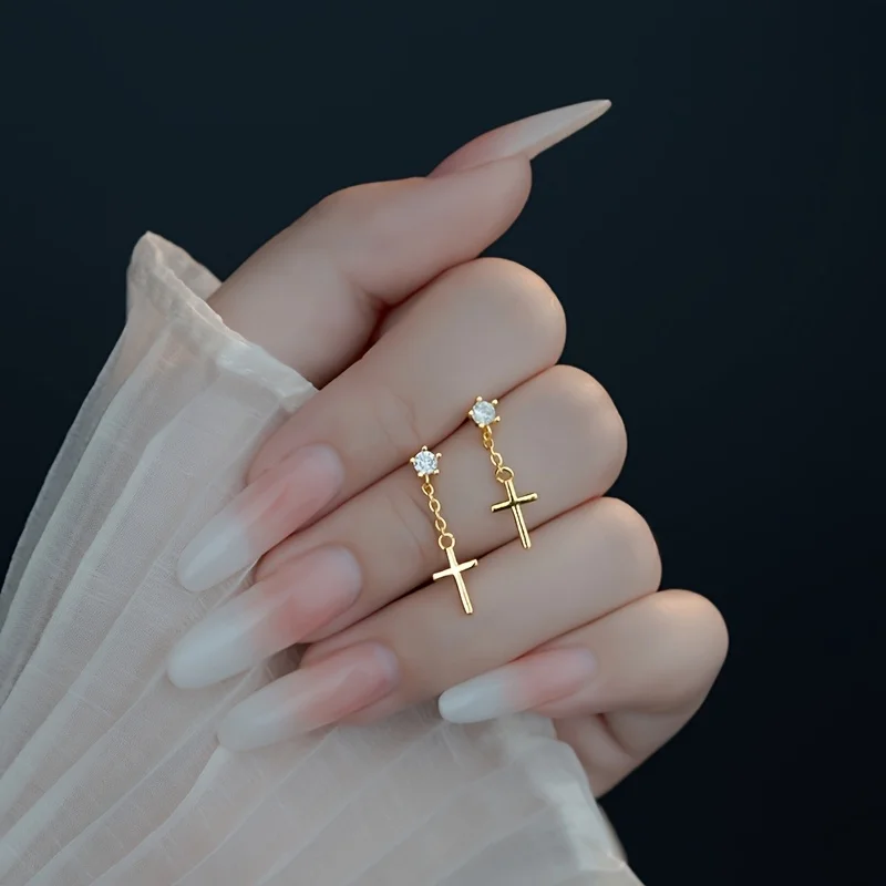 

Flashing Chain Cross Stud Earrings Women's Fashion Personality Luxury Style Unique Niche Design Exquisite Earrings Suitable for Daily Wear Party
