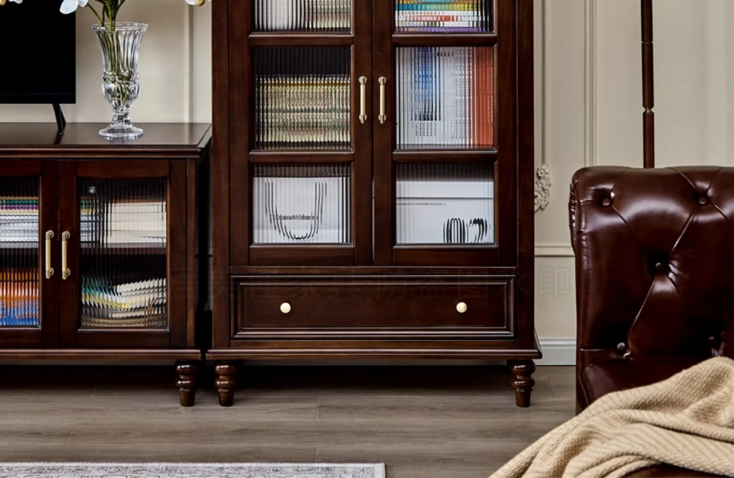 アメリカ式ワインキャビネット サイドキャビネット リビングルーム 玄関キャビネット 無垢材 シングルドア ワインキャビネット LC563 ｜サイドボード アメリカンスタイルのヴィンテージ彫刻サイド