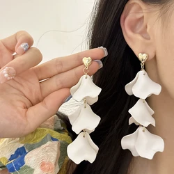 Korean Fashion Shell Flower Tassel Earrings for Women Wedding Simple Versatile Long Asymmetric Clip on Earrings Without Piercing