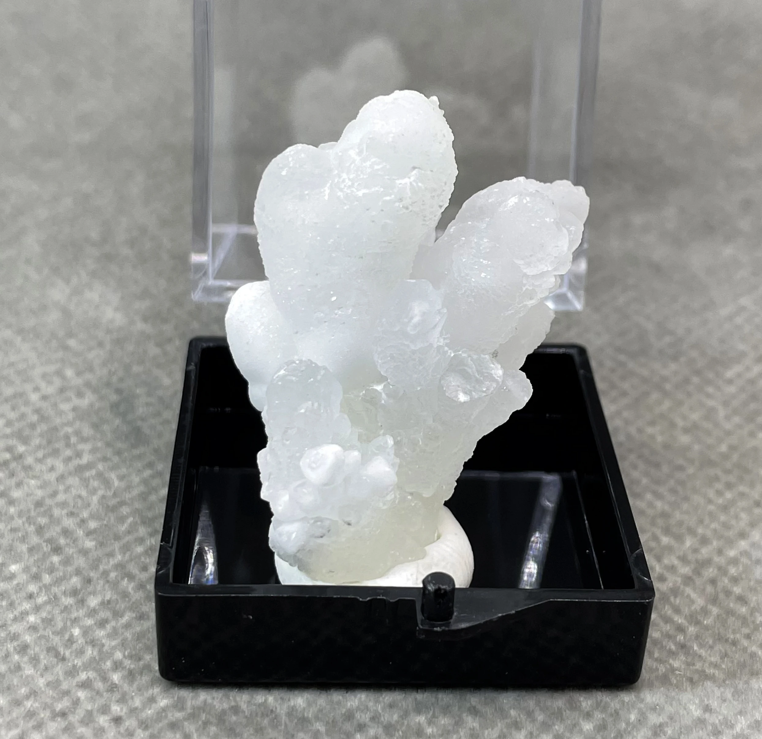 

Natural hydrozincite Mineral specimen stone mineral specimen + box size 3.4cm + healing quartz crystals and stones rock gemstone