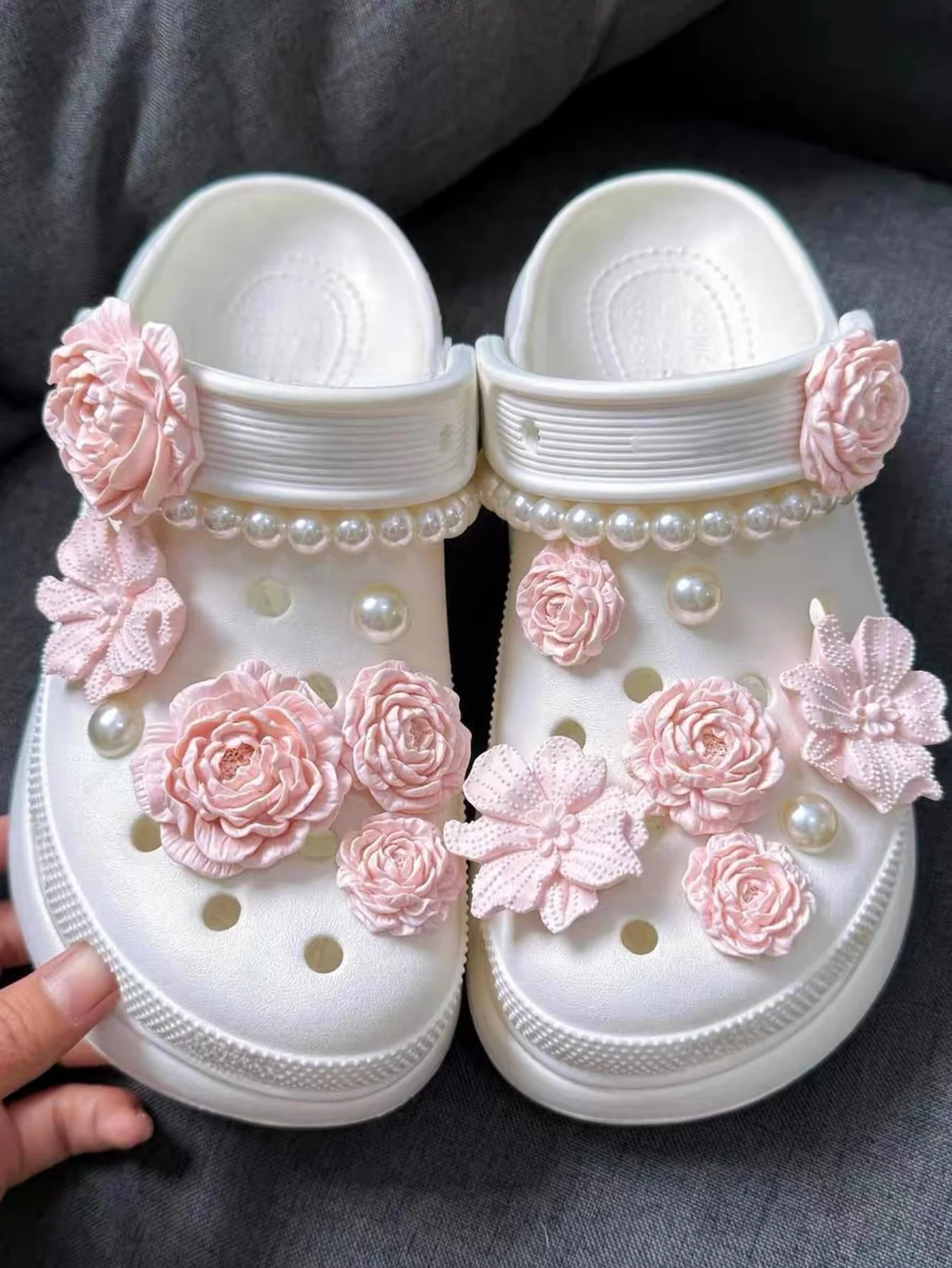17pieces of fashionable shoe accessories: set of holes for shoe buckles, DIY new Flower Mountain Camellia 3D flower shoe adornm