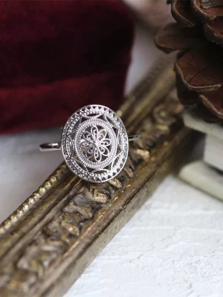 

New Chinese Sle Lace Hollow out Design Vintage High-End Sensation Small Versatile Ring Faionable Commute Fre out Paaging