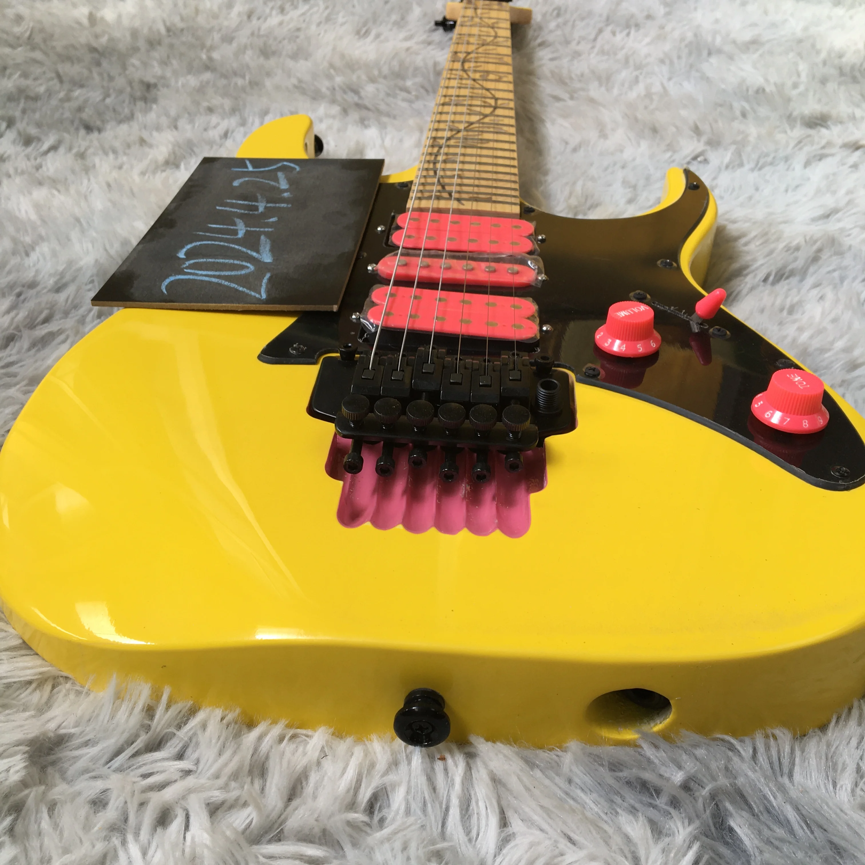 Guitarra eléctrica de Arce, instrumento de 6 cuerdas, color amarillo, hardware negro personalizado, buena calidad, gran oferta