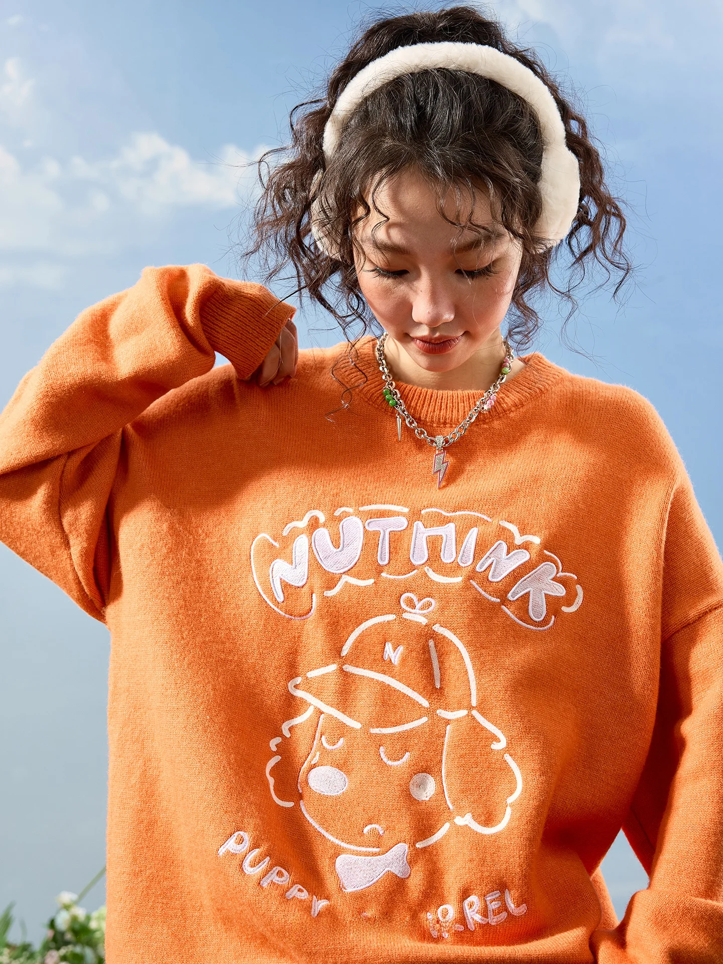 

Свитер Nuthink в американском ретро-стиле с вышивкой мультяшной собаки, круглый вырез, вязаный, оранжевый, весенний, из мягкой полиэстеровой смеси