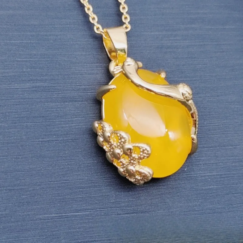 Natural Yellow Agate Chalcedony Inlaid Peacock Pendant Women's Necklace