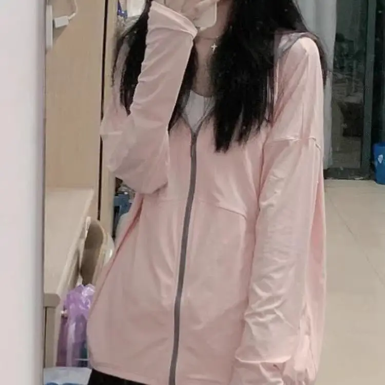 

Летняя новинка 2026: Легкая, дышащая, быстросохнущая, свободная куртка из корейского ледяного шелка с защитой от солнца, модная нейлоновая верхняя одежда