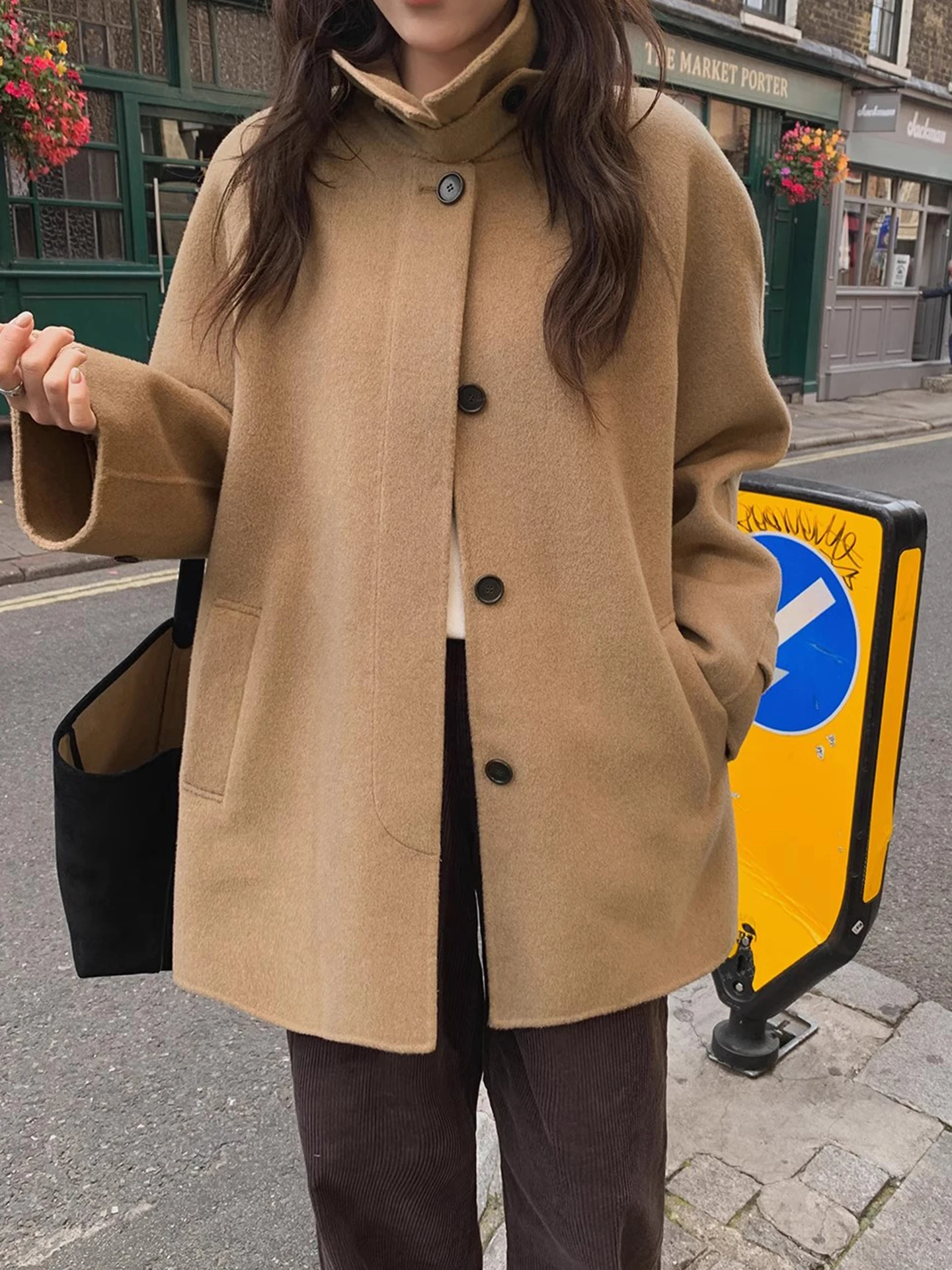 

Retro Elegance Single-Button Tweed Coat Women's Loose Ba Pleated Stand Collar Winter New Sle Korean Version Long Sve