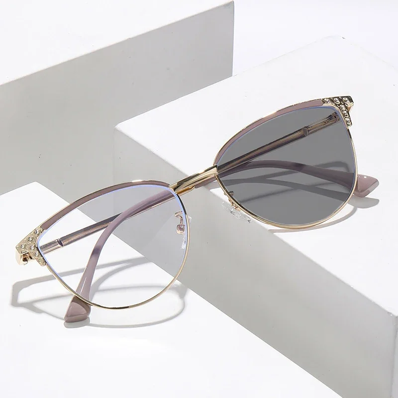 Neue klassische Cat Eye photochrome Damen-Myopie-Brille, fortschrittliche Mode, neutrale Diamant-Intarsien, Anti-Blaulicht-Brille – Detail 7