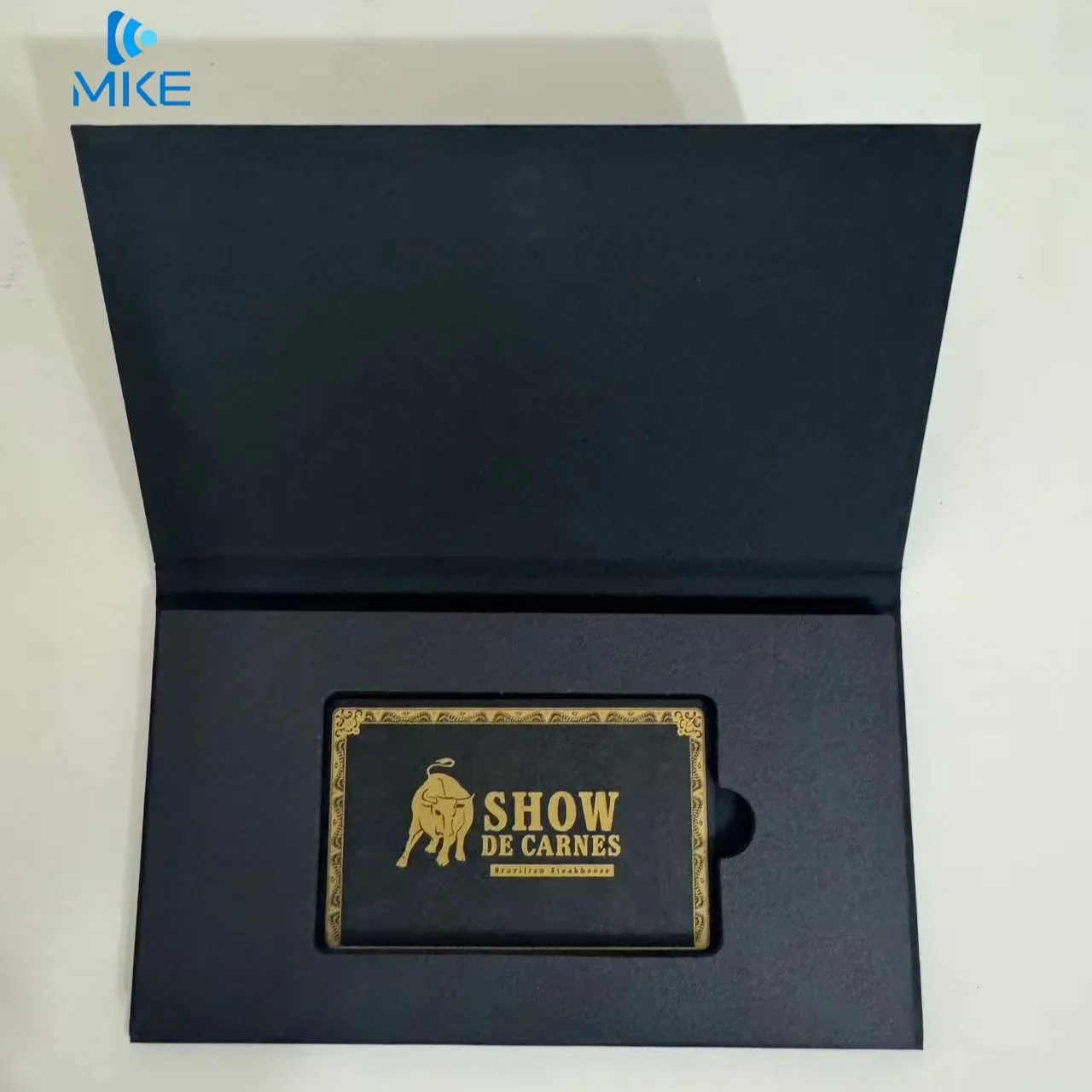 

Изготовленные на заказ подарочные спортивные карты с тиснением золотой фольгой и упаковкой бумажных коробок