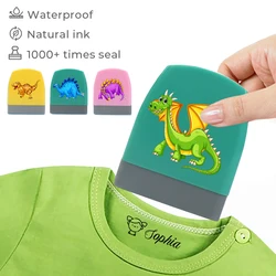 Tampon personnalisé de nom de dinosaure de bande dessinée pour des enfants, lettrage personnalisé de bricolage, marque imperméable faite sur commande de vêtements, photosensible, mignon