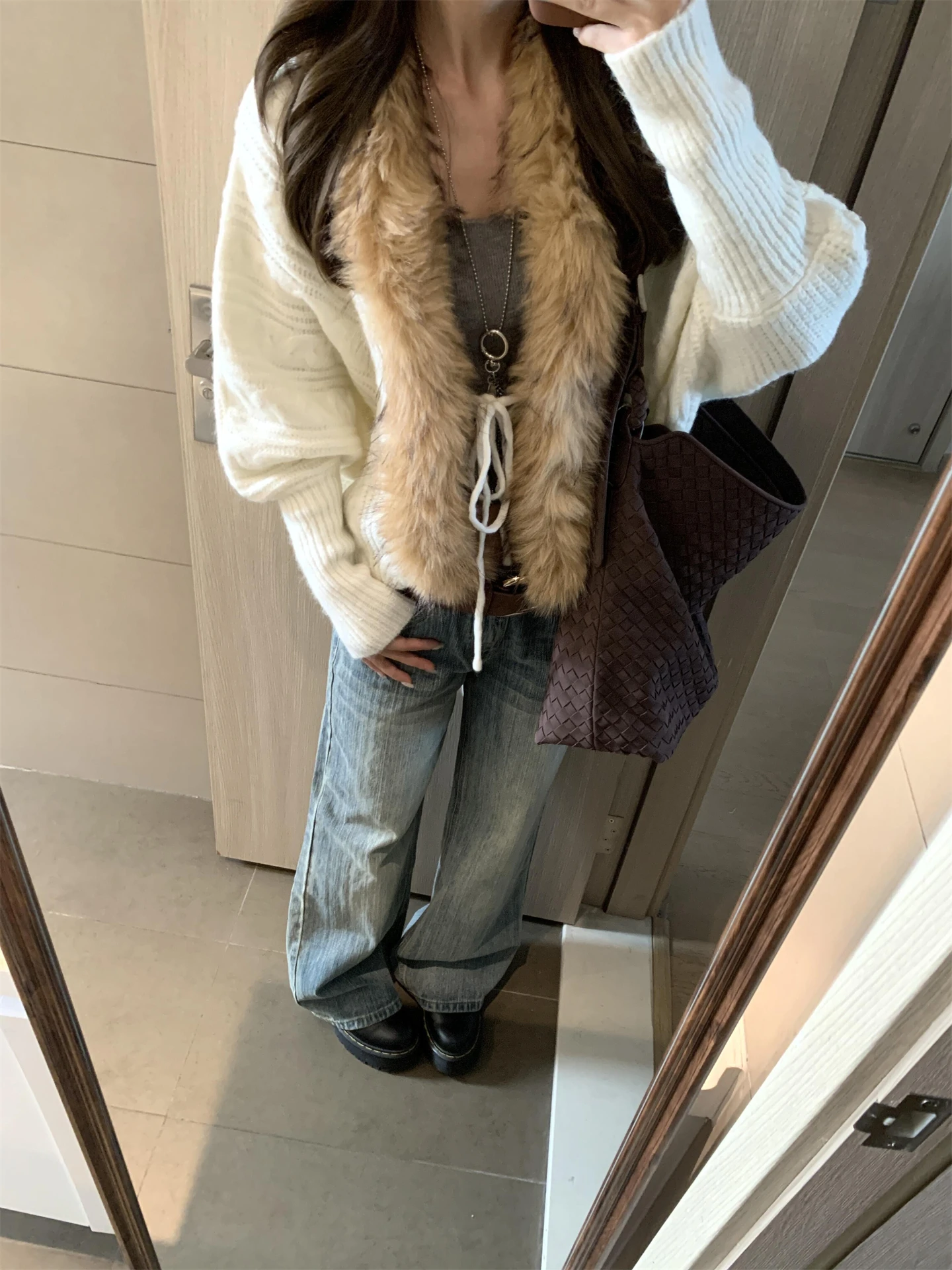 

Белый вязаный кардиган-свитер женский свободного кроя, осенне-зимний, модный, стройнящий, на одной пуговице, с длинными рукавами