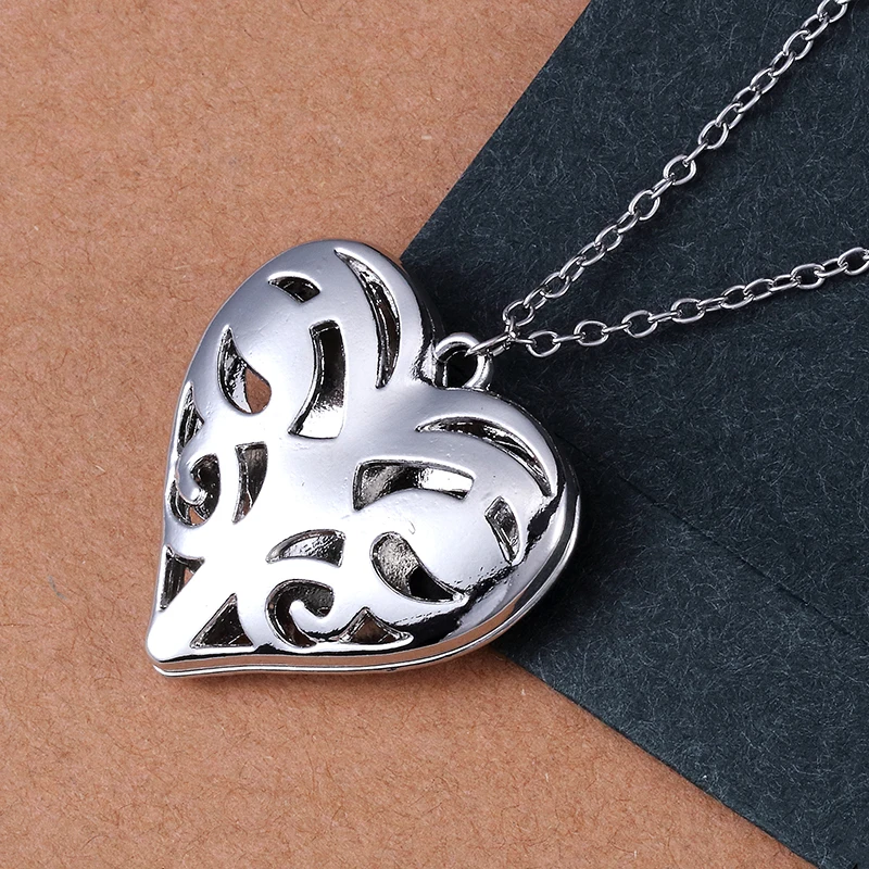 Caliente The Vampire Diaries collar originales familia Caroline Forbes filigrana corazón medallón Real Vervain colgante joyería para mujeres
