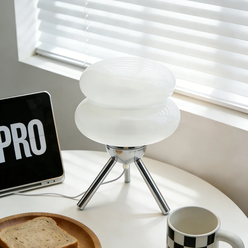 

Mid-Century Ins Macaron Cream Table Lamp Hamburger Little Snow Hat Style High-End Ambient Night Light for Living Room Bedroom