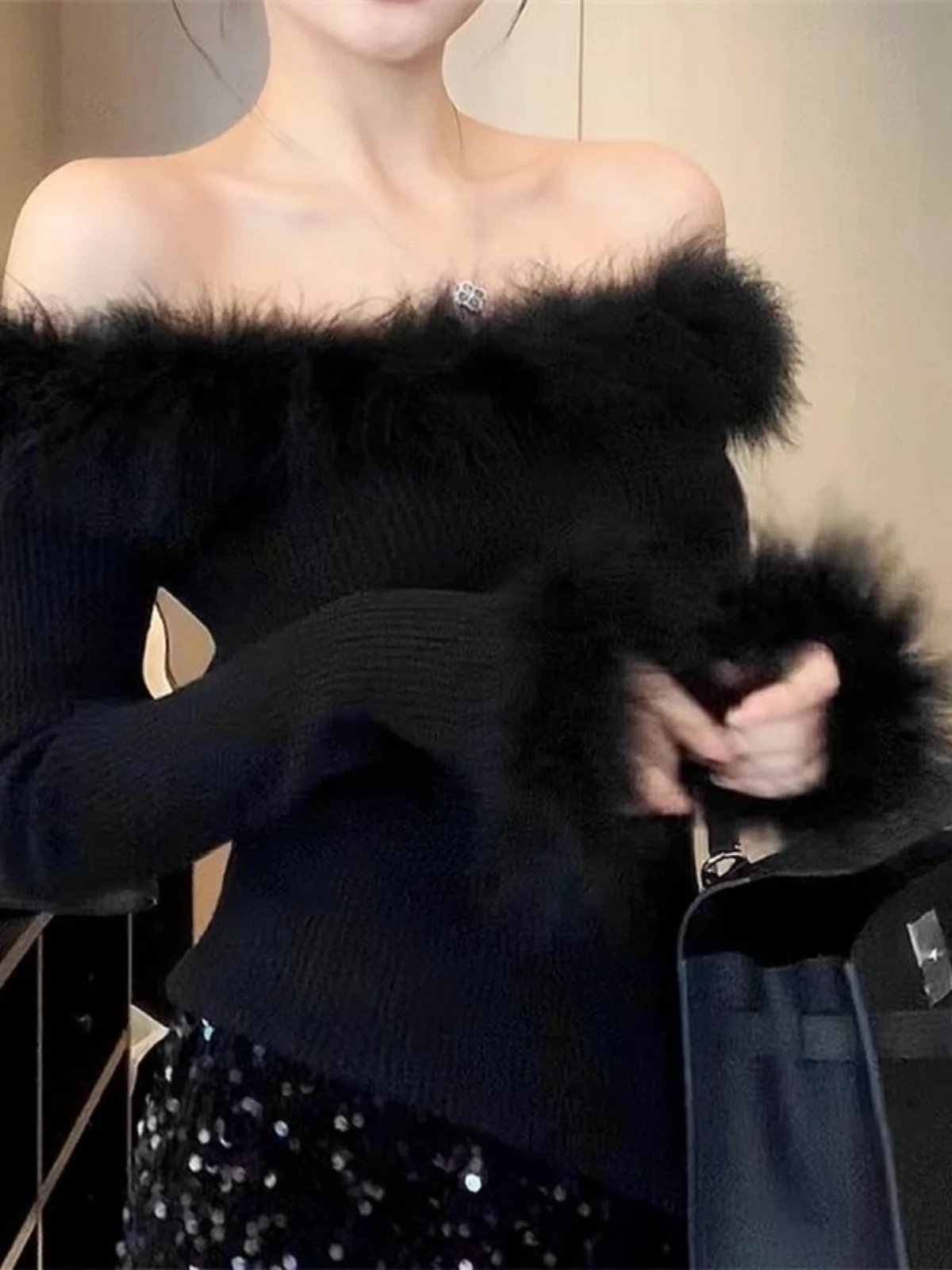 

Black Faux Fur Collar Long Sleeve One Shoulder Knitted Sweater Women's Slimming High-End Style Autumn Winter Fashion Show Sho...