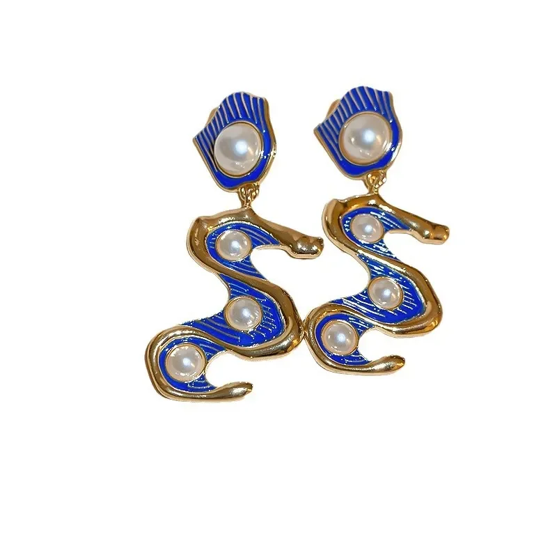 2026 Real Gold Electroplating Silver Needle Medium Antique Freshwater Pearl Love Earrings Premium Vintage Retro Earrings view 5