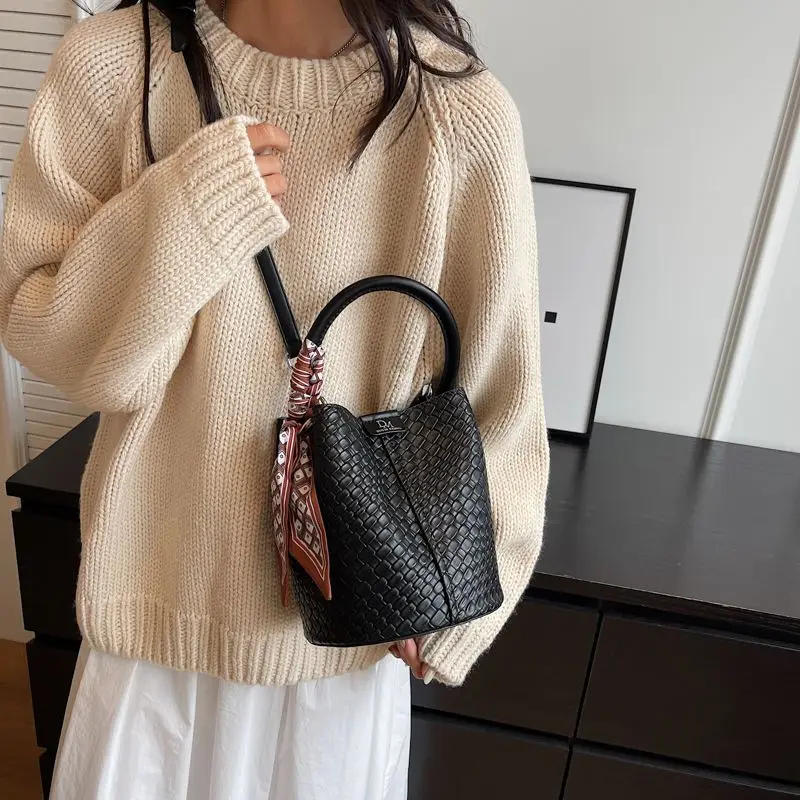 Bucket Bags Luxury Designer Bag Women Totes Fashion Woven Pattern Handbags New Shoulder Bag with Scarves Handheld Messenger Bag