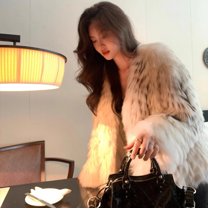 YOLANFAIRY معاطف الراكون الطبيعية كاملة للنساء الشتاء الدفء الخامس الرقبة موضة الشباب الأبيض الحقيقي الراكون الفراء سترة الإناث 2025