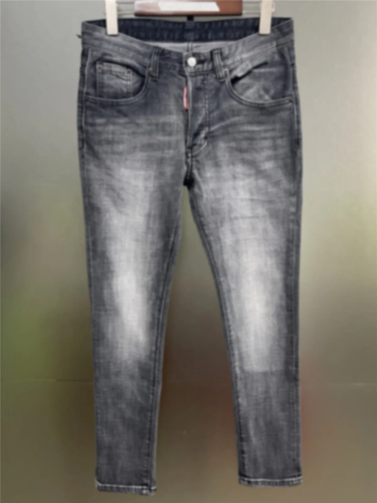 

2024 Spring/Summer New D2 Jeans for Men, Washed, Scratched, Patched, Painted, Three Dimensional Cutting, Small Feet, Blue