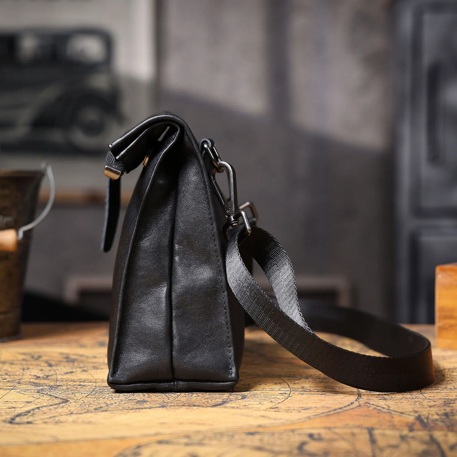 Echte Leder-Umhängetasche für Herren, Modische Brusttasche aus Rindsleder, Pflanzlich gegerbtes Leder, Unisex – Detail 10