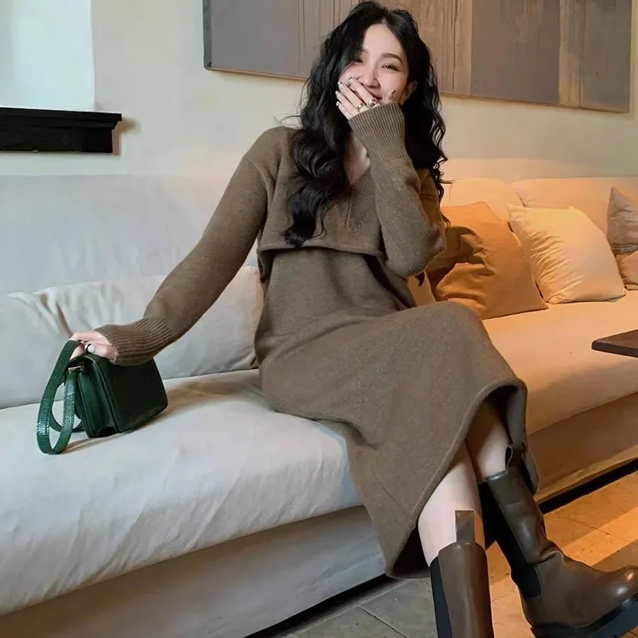 2024 Autumn Green Retro Women's Two-piece Set Autumn/Winter Long Knitted Sweater Dress and Unique Niche Versatile Sweater Top