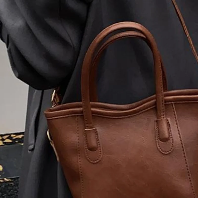 Versatile PU Leather Shoulder Bag for Women with Retro Design Perfect for Office and Travel