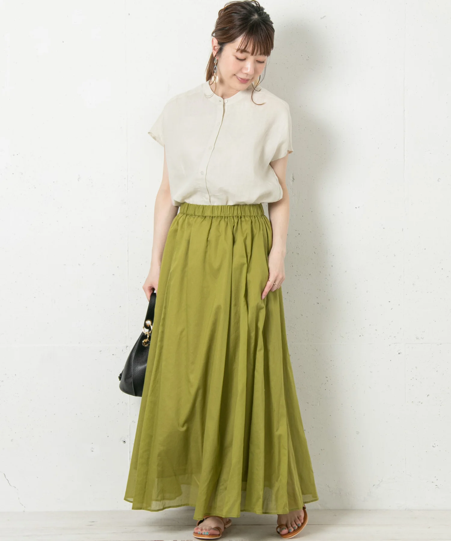 

Новая летняя женская повседневная универсальная футболка 2025 года с круглым вырезом и коротким рукавом из льняной ткани, прямого кроя, базовая модель