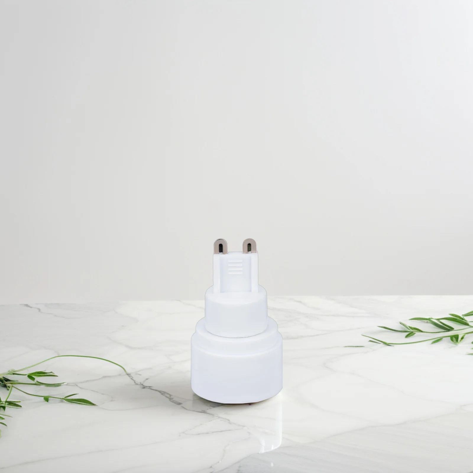 

4pcs G9 to E14 Lamp Holders Converters White Plastic Socket Adapter for Table Ceiling Lamps 100 230V Lighting Accessories